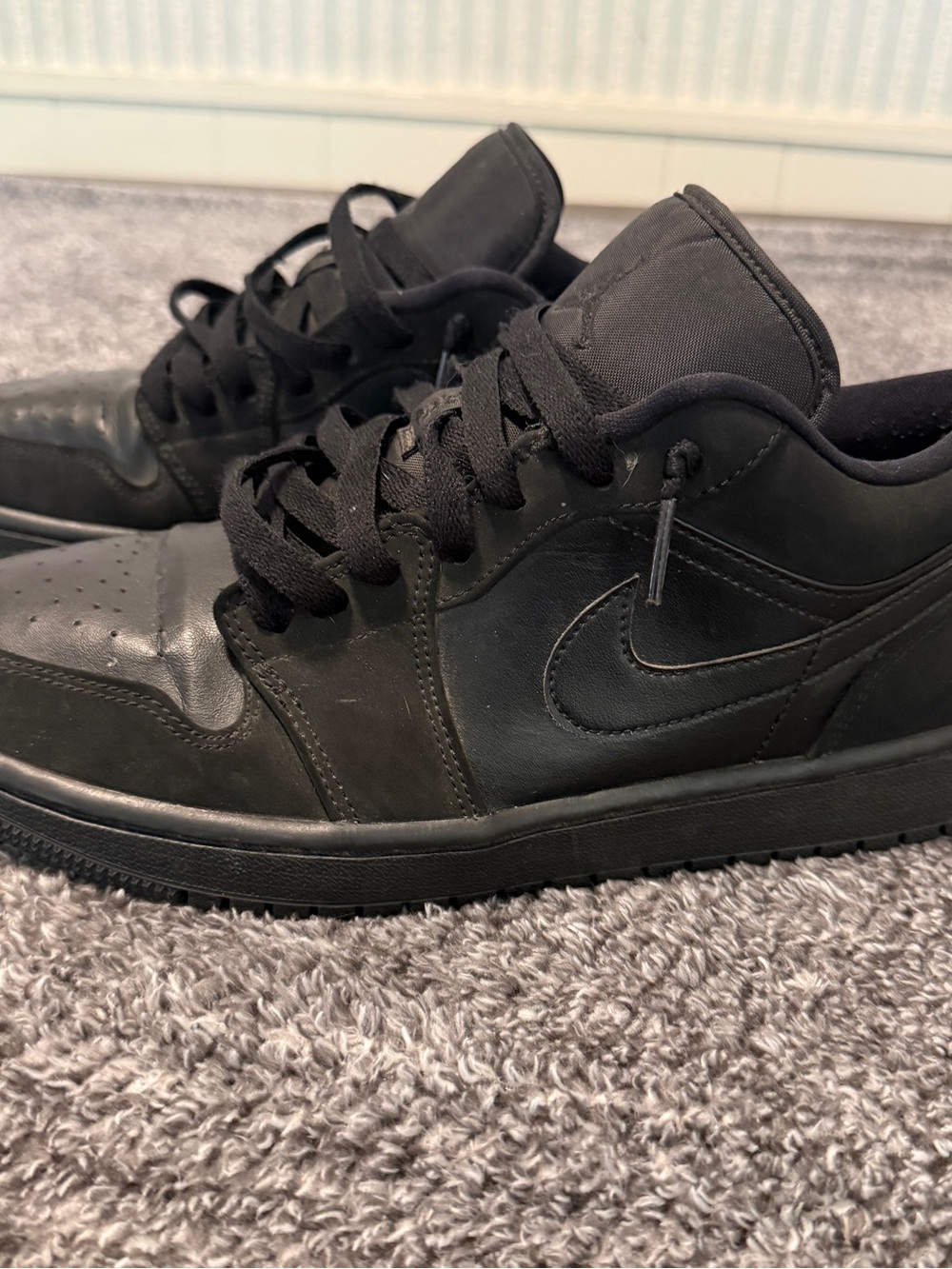 Nike Men's Low-Top Black Leather Sneakers